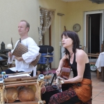 Praxisjubiläum in Mannheim 07.07.2013 Kwa Moyo, Jan-Philipp Tödte (Talking drum) und Ate Damm (Gitarre und Gesang)