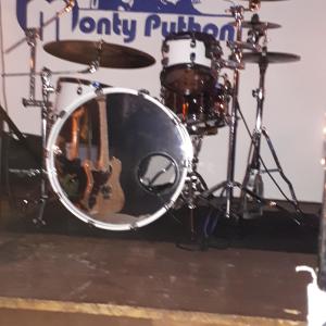schönes Motiv...Micha's Gitarre in Georgs Bassdrum