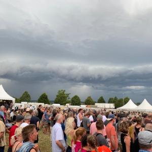 sieht aus, als käme jeden Moment der Himmel runter...
