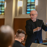 Der Dirigent Das ganze Team (Foto: Maurizio Gambarini)