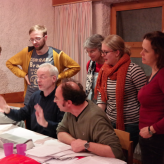 Das Team probt auch noch am Abend (Foto: Nele Tröger)