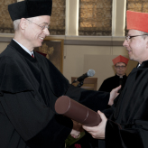 Verleihung der Doktorwürde druch Prof. Bernhard Mendlik