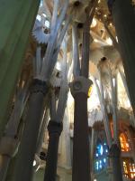 Innenraum der Sagrada Familia in Barcelona