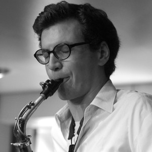 Julian Schunter_Saxophon_s/w_Foto: Lukas Diller