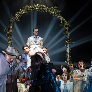 Als Figaro in "Le nozze di Figaro" mit dem Opernchor des NTM - Foto: Christian Kleiner