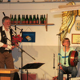 So ein schönes Konzert an gar schrägem Orte. Ottmar war auch da, aber hinter einer Box. Bis zum nächsten Mal!
