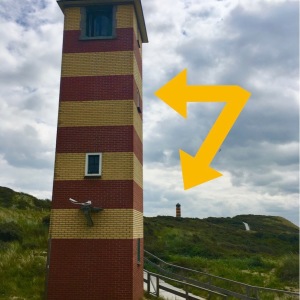 Zwischen Zoutelande und Vlissingen haben die Holländer zweimal versucht den berühmten Pilsener Leuchtturm in Ostfrieland zu kopieren .... hat aber nicht geklappt, findet Ihr die Fehler?  ;O)