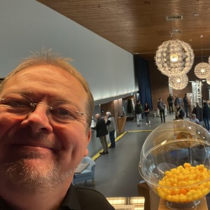 so sieht der Saal aus beim Zugvogelfest ... und Ihr könnt auch die Lostrommel sehen ....