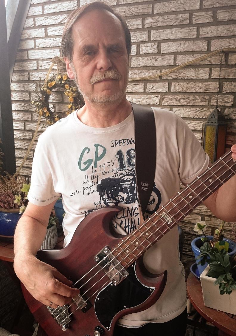 Michael, Bassist der Three Neander Tailors Michael, Bassist der Three Neander Tailors