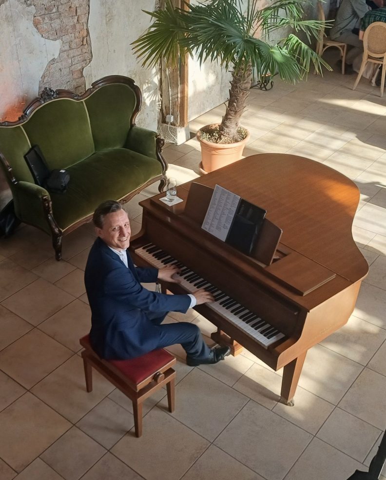 Barpiano beim Empfang – Pianist Christian Kirschstein in Langenburg