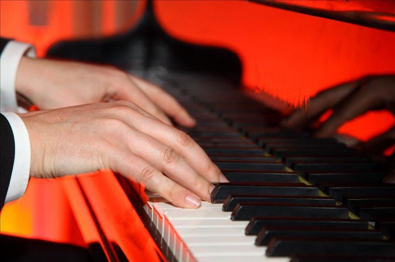 Kirschstein Klavierspieler Pianist Gesang Dinner Firmenfeier Event