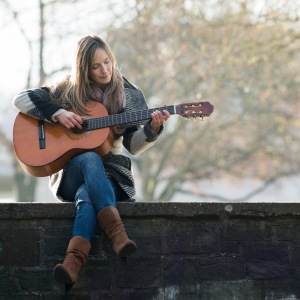 Isabel_Jasse_Portrait3_Gitarre