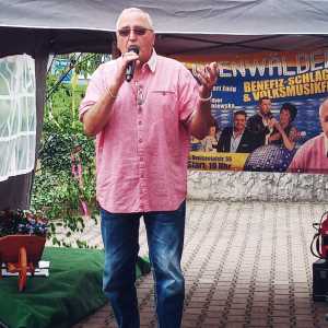 Gert bei Eröffnung des Maifestes