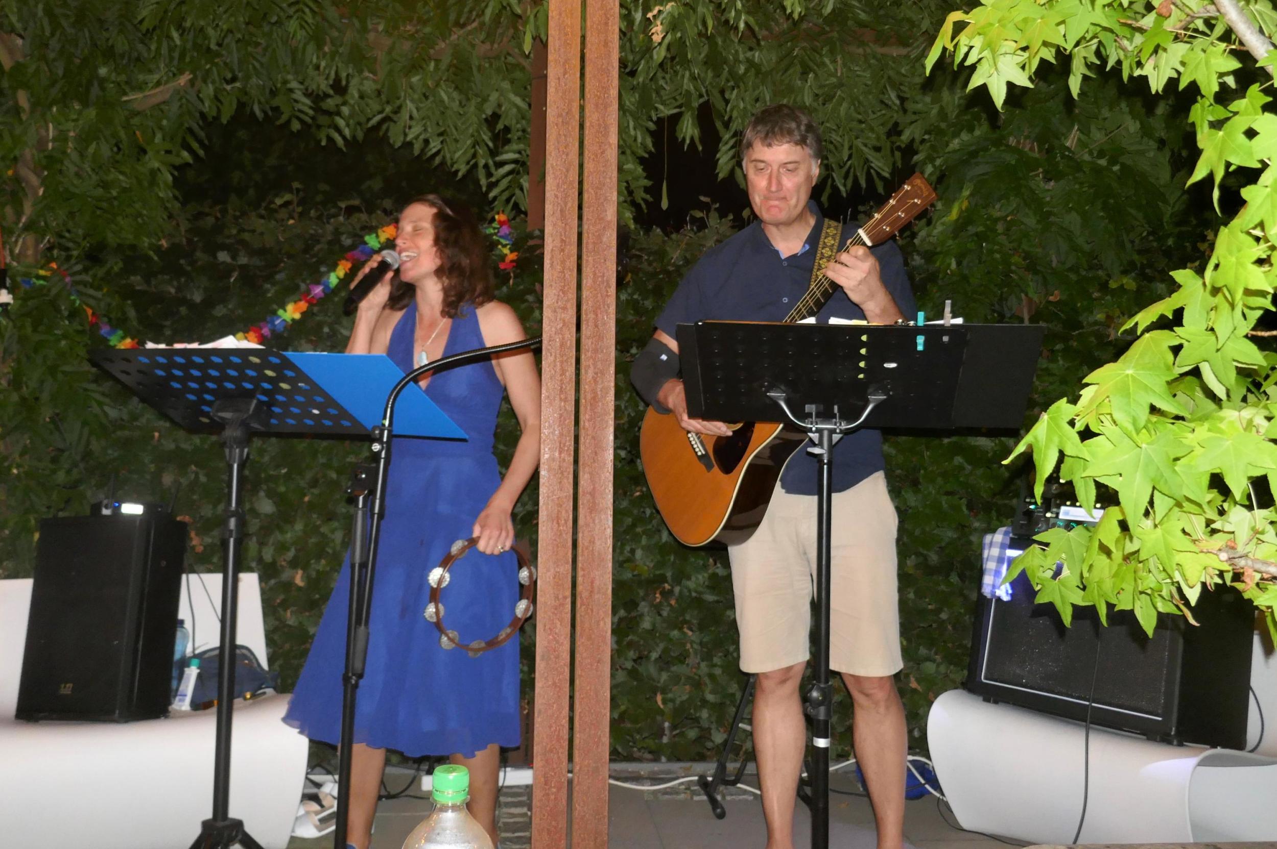 DUO POLÝCHROMOS mit Elisabeth Wetzel, Gesang, und Dirk Kreuzer, Gitarre