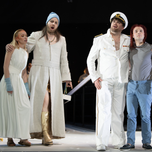 ACHILL UNTER DEN MÄDCHEN - Prinzregententheater 2023 (also in the picture: Klara Brockhaus, Isaac Tolley and Elmar Hauser) - © Cordula Treml
