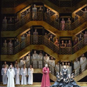 NABUCCO - Staatsoper Unter den Linden 2024 (mit im Bild: Mika Kares, Marina Prudenskaja, Staatsopernchor) - © Bernd Uhlig