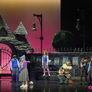 DER FREISCHÜTZ FÜR KINDER - Bregenzer Festspiele 2025 (mit im Bild: Jugendchor der Staatsoper Unter den Linden, Dionysios Avgerinos, Andres Moreno Garcia, Sonja Herranen und Serafina Starke) - © Anja Koehler