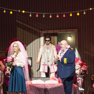 DIE SCHWEIGSAME FRAU - Staatsoper Unter den Linden 2025 (mit im Bild: Rebecka Wallroth, Brenda Rae, Peter Rose, Serafina Starke, Kinderstatisterie) - © Bernd Uhlig