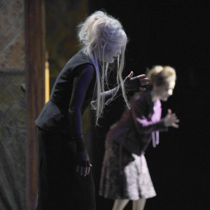 Miss Jessel in Turn of the Screw (Anke Krabbe, Sylvia Hamvasi) Inszenierung: I. Karaman