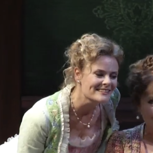 Frau Fluth in Die lustigen Weiber von Winsor (Anke Krabbe, Marta Marquez) Inszenierung: D. Hilsdorf