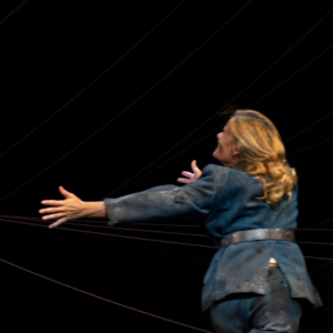 Bubikopf/ Mädchen im Kaiser von Atlantis (Sergej Khomov, Anke Krabbe) Inszenierung: I. Lanzino