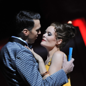 Valencienne in Die lustige Witwe (Eric Fennel, Anke Krabbe) Inszenierung: Harald Schmidt/ Ch. Brey