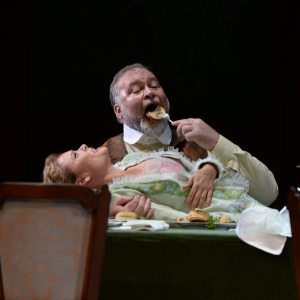 Frau Fluth in Die lustigen Weiber von Windsor (Anke Krabbe, Hans Peter König) Inszenierung: D. Hilsdorf