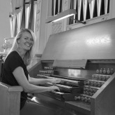 Maria Mark an der Orgel (S/W)